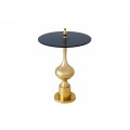 Luxusný art deco príručný stolík Marietta so zlatou ozdobnou podstavou a čiernou okrúhlou vrchnou doskou 65cm
