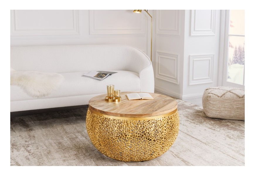 Dizajnový art deco konferenčný stolík Hoja na zlatej metalickej kovovej podstave a s vrchnou doskou z mangového masívu v prírodnej hnedej farbe