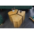 Glamour dizajnový konferenčný stolík Altera v zlatom prevedení z kovu s jemným lineárnym zdobením