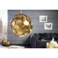 Dizajnová závesná lampa Globe okrúhleho tvaru z kovových plieškov zlatej farby 63cm