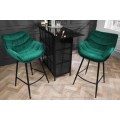 Dizajnová industriálna barová stolička Kotor s čiernou kovovou konštrukciou a zamatovým smaragdovozelným čalúnením