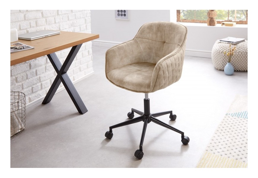 Dizajnová kancelárska stolička Tapiq s nastaviteľnou výškou, čiernou konštrukciou a béžovým poťahom na koliečkach