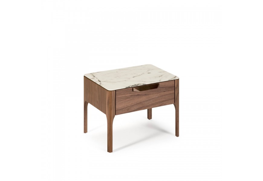 Moderný nočný stolík Vita Naturale z orechového dreva s vrchnou doskou s mramorovým dizajnom