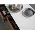 Premeňte svoju obývačku s obdĺžnikovým konferenčným stolíkom Vita Naturale z dreva s doskou s mramorovým dizajnom