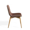 Luxusný dizajn stoličky Vita Naturale v hnedej farbe so svetlohnedými nožičkami z masívu