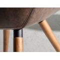 Masívne nožičky z jaseňového dreva zaručia stoličke Vita Naturale maximálnu stabilitu pri stolovaní