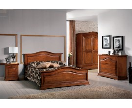 Klasická masívna manželská posteľ Mozatti z kvalitného dreva s mohutnými čelami s vyrezávaním s vlnovitým efektom bez nožičiek