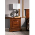 Masívny nočný stolík Mozatti v klasickom štýle s tromi zásuvkami v hnedom prevedení 71cm