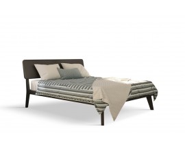 Moderná masívna posteľ Beliasso v tmavom sivom prevedení na šikmých nožičkách s dreveným podlhovastým čelom