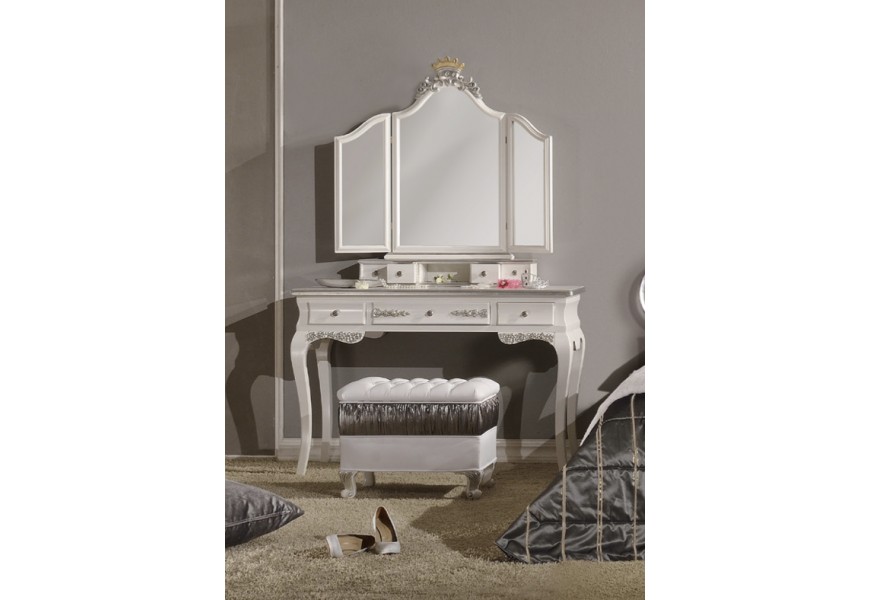 Luxusný barokový toaletný stolík Alegro v bielom prevedení s tromi zásuvkami a ornamentálnym vyrezávaným zdobením
