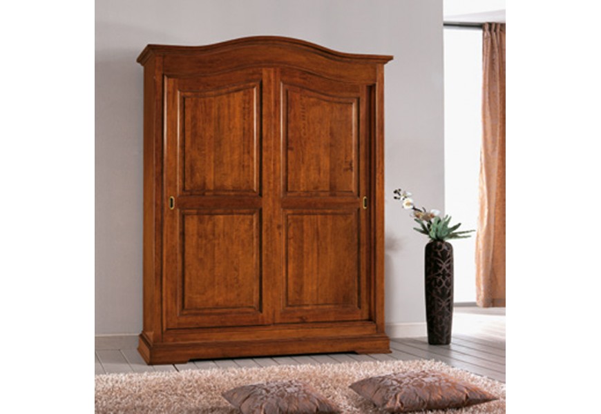 Šatníková skriňa Mozatti z masívu v klasickom štýle s vyrezávaním a uzatvoreným úložným priestorom v podobe políc dvomi posuvnými dverami