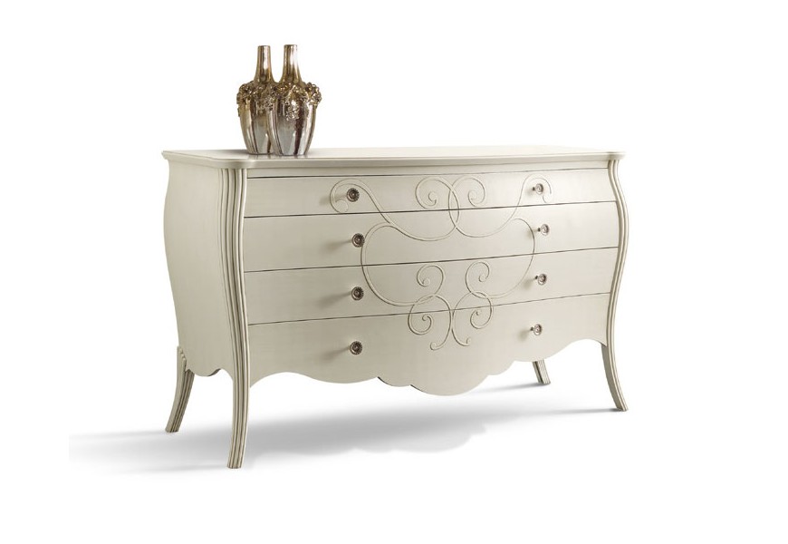 Klasická talianska masívna komoda Benin v bielom prevedení so štyrmi zásuvkami a vyrezávanými nožičkami