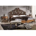 Luxusná vyrezávaná manželská posteľ Belladonna z masívneho dreva hnedej farby
