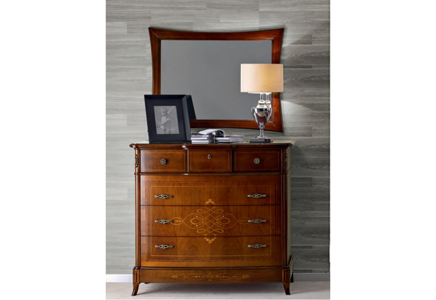 Klasická komoda Carpessio z dreveného masívu na nožičkách s vyrezávaním a zdobením so štyrmi zásuvkami 134cm