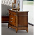 Klasický nočný stolík Carpessio z masívu s tromi zásuvkami a zdobením intarzia na vyrezávaných nožičkách 70cm