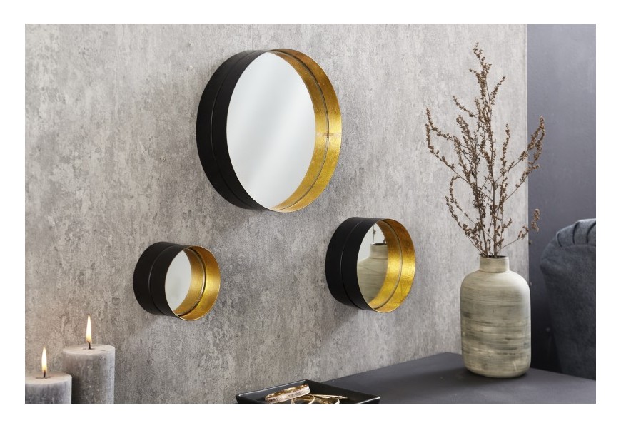 Moderná art deco sada troch zrkadiel Marill okrúhleho tvaru s kovovými okrúhlymi rámami presahujúcimi plochu zrkadla v čierno-zlatej farbe