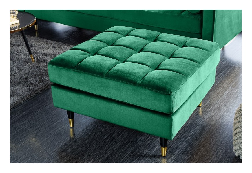 Dizajnová moderná taburetka Nefertiti štvorcového tvaru so smaragdovozeleným zamatovým čalúnením