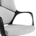 Bočné opierky kancelárskej stoličky Urbano v čiernej farbe doplnia celkový vzhľad stoličky