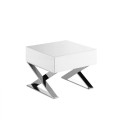 Dizajnový nočný stolík Urbano v modernom štýle s lakovaným bielym povrchom a prekríženými chrómovými nožičkami