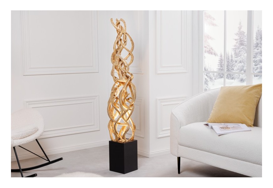 Moderná stojaca lampa Nathany z prírodne hnedého dreva s pilierovými aplikáciami na čiernej štvorcovej podstave