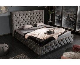 Luxusná chesterfield manželská posteľ Kreon s tmavosivým zamatovým poťahom a s vysokým čelom 180x200cm