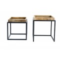 Industriálna sada dvoch príručných masívnych stolíkov Elements s čiernou konštrukciou a podnosmi z mangového dreva 50cm