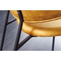 Dizajnová jedálenská stolička Mildred s horčicovožltým zamatovým čalúnením a s čiernymi nohami 83cm