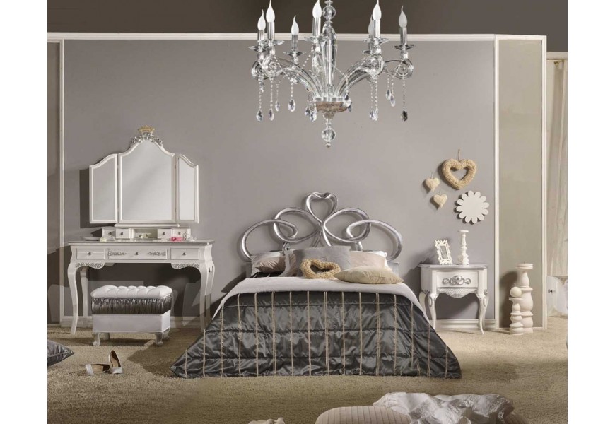 Exkluzívna baroková spálňová zostava Alegro z masívneho dreva s ornamentálnym strieborným zdobením 