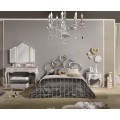 Exkluzívna baroková spálňová zostava Alegro z masívneho dreva s ornamentálnym strieborným zdobením 
