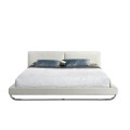 Luxusný nadčasový dizajn modernej postele Forma Moderna s koženkovým čalúnením a chrómovými nožičkami