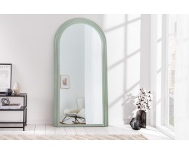 Art deco dizajnové zrkadlo Swan oblúkového tvaru s pastelovým zeleným kaskádovým rámom 160cm