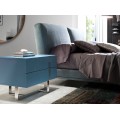 Luxusný moderný nočný stolík Forma Moderna disponuje možnosťou voľby farebného prevedenie lakovaného povrchu