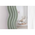 Art deco moderné vysoké zrkadlo Swan s vlnitým rámom v pastelovej zelenej farbe 160cm
