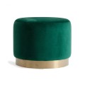 Elegantná čalúnená taburetka Saanvi okrúhleho tvaru so zamatovým zeleným poťahom v art deco štýle