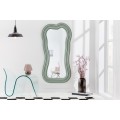 Asymetrické dizajnové art deco zrkadlo Swan s polyuretánovým rámom v pastelovej zelenej farbe s kaskádovým efektom 100cm