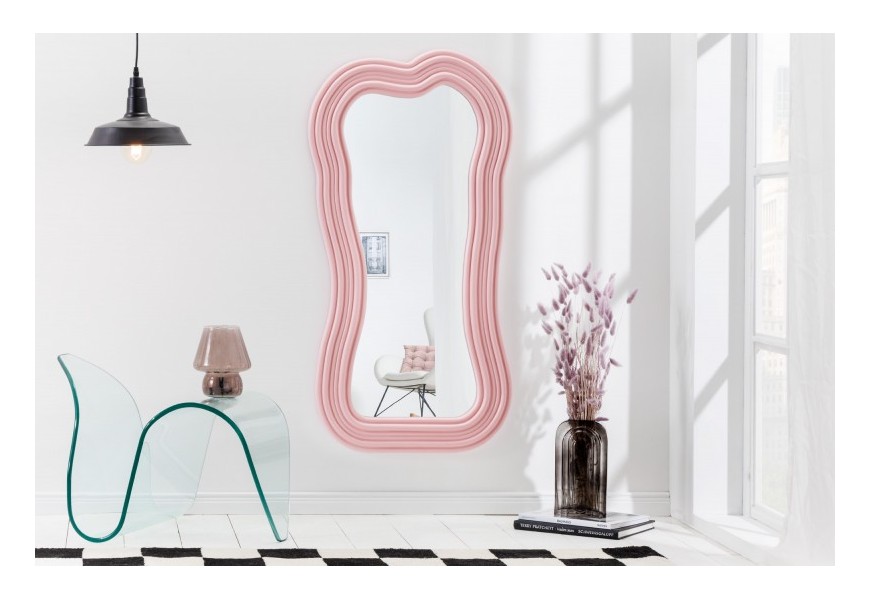 Moderné asymetrické závesné zrkadlo Swan vo pastelovej ružovej farbe s kaskádovým efektom v štýle art deco