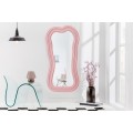 Moderné asymetrické závesné zrkadlo Swan vo pastelovej ružovej farbe s kaskádovým efektom v štýle art deco