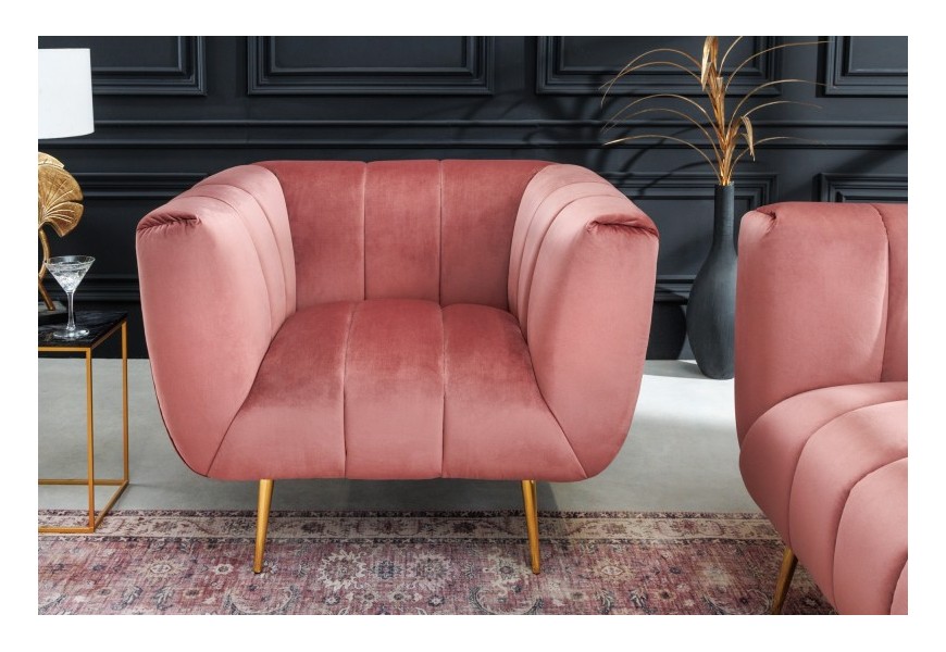 Art deco modern&eacute; kreslo Vermont v staroružovom zamatovom čal&uacute;nen&iacute; na zlat&yacute;ch nožičk&aacute;ch 105cm