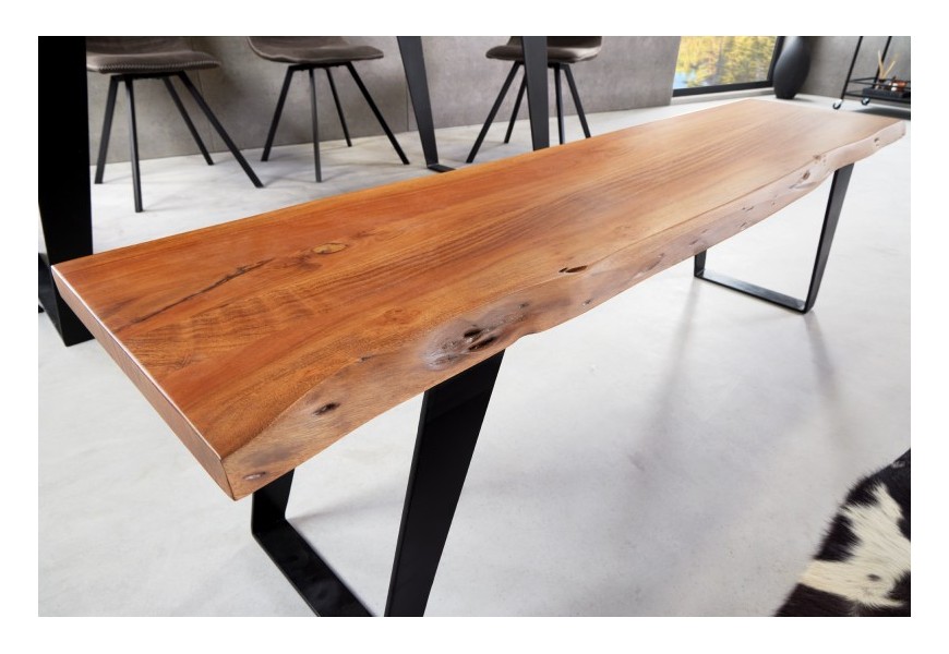 Masívna lavica Mammut z akáciového dreva v prírodnej hnedej farbe na antracitovej konštrukcii so šikmými nohami s matným finišom