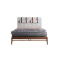 Zažite komfortné noci s luxusnou posteľou Forma Moderna s dvomi opierkami hlavy s eko-koženými popruhmi hnedej farby