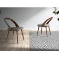 Elegancia a nadčasový minimalistický vzhľad s modernou jedálenskou stoličkou Forma Moderna z orechovej dyhy
