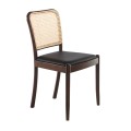 Masívna hnedá jedálenská stolička Forma Moderna s ratanovou opierkou a čiernym eko-koženým sedákom
