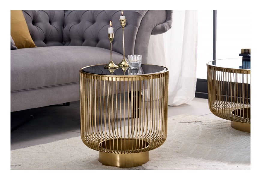 Dizajnový glamour okrúhly konferenčný stolík Esme v čierno-zlatom prevedení z kovu so sklenenou doskou