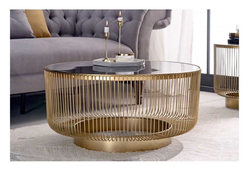 Elegantný glamour konferenčný stolík Esme so zlatou konštrukciou z kovu a okrúhlou čiernou sklenenou doskou