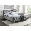 Elegantná čalúnená manželská posteľ Modern Barock so sivým zamatovým poťahom s chesterfield prešívaním