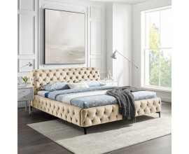 Chesterfield čalúnená manželská posteľ Modern Barock s krémovým zamatovým poťahom  a kovovými nožičkami 160x200cm