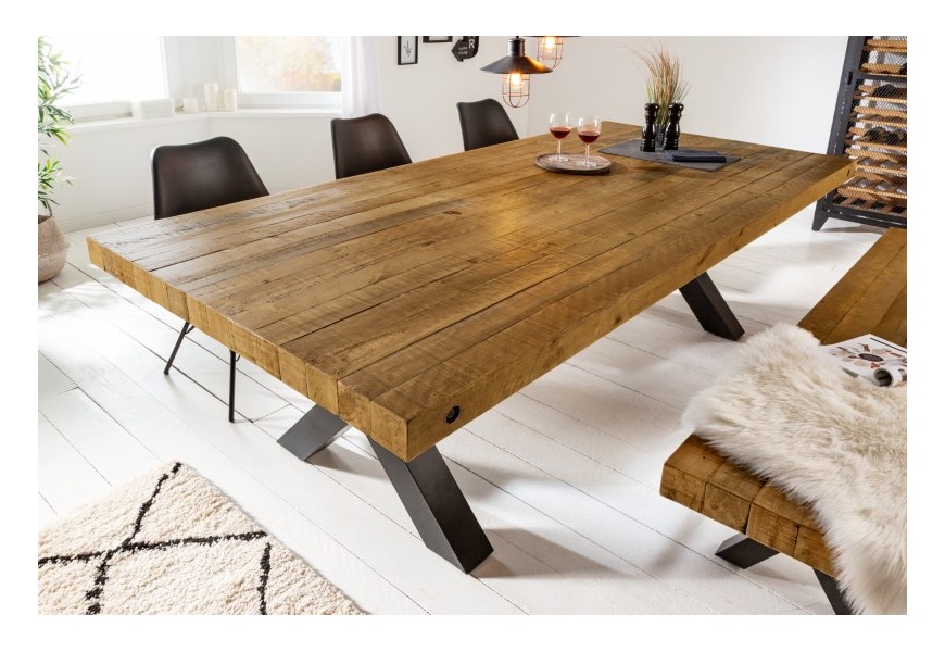 Industriálny jedálenský stôl Freya z masívneho dreva hnedej farby s čiernymi kovovými nohami do x