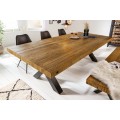 Industriálny jedálenský stôl Freya z masívneho dreva hnedej farby s čiernymi kovovými nohami do x