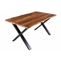 Dizajnový industriálny jedálenský stôl Mammut s masívnou hnedou doskou a čiernymi prekríženými nohami z kovu