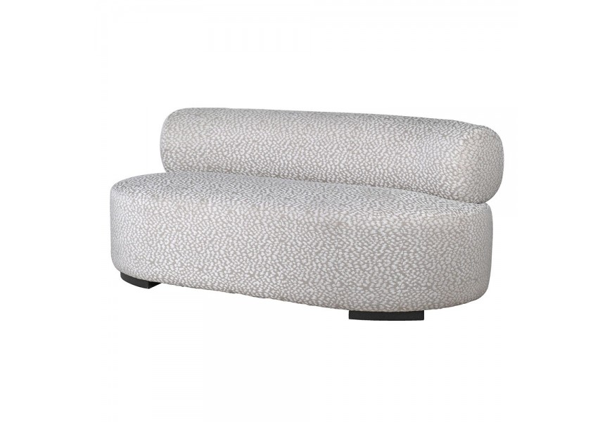 Moderná sivá trojsedačka Betsy v sivej farbe s bielym vzorovaným detailom